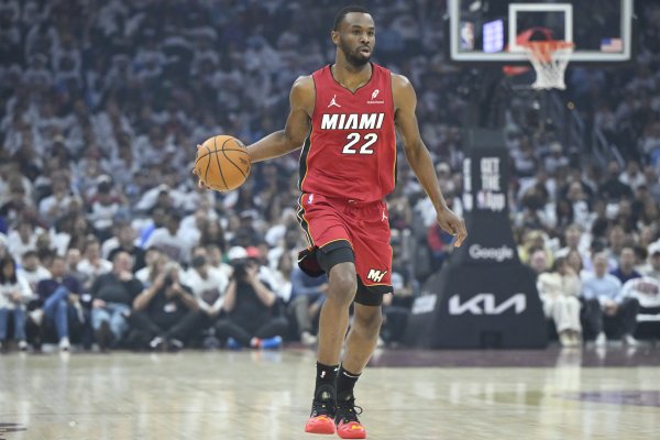 No points in the first half! Wiggins scored 5 of 12 points, 5 rebounds and 1 assist, all scored from the third quarter