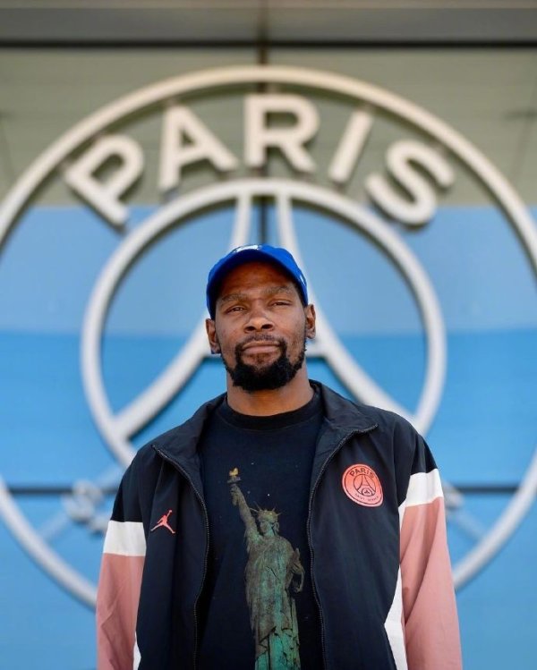 This is fate 😝? Paris is crowned the Champions League! KD just invested in becoming a small Paris boss last year