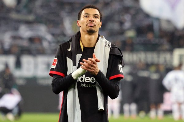 Romano: Chelsea never quoted Ekitic, only asked the price & Frankfurt asking for 100 million euros
