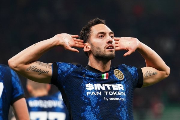 Reporter: Galatasaray held talks with Cialhanoglu to provide him with an annual salary of 10 million euros