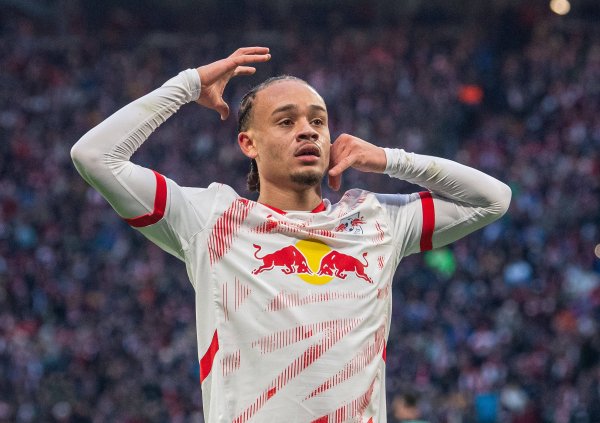 Reporter: Tottenham is interested in Xavi Simmons and is willing to sign players for 60 million euros