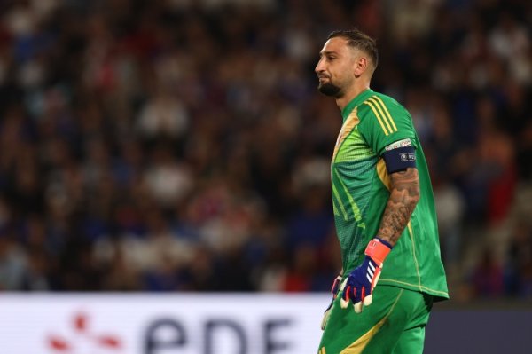 Skira: Donaluma negotiates contract renewal with Paris this week, asking for an annual salary of 13 million euros