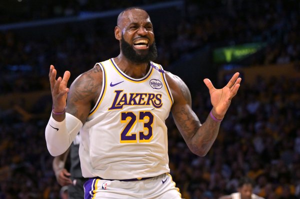 Lakers’ self-media: So will the Lakers ask LeBron to play as center again to punish him?