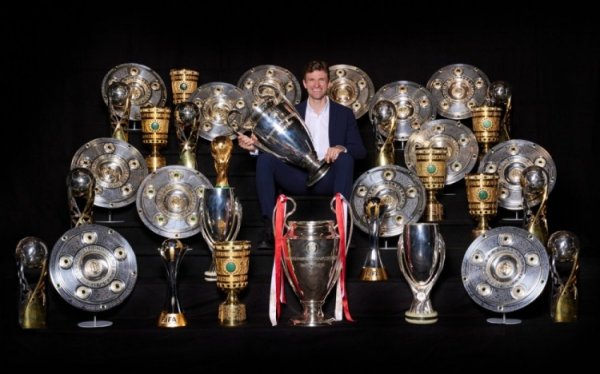 Bayern social media pays tribute to Mueller: Bayern has 250 goals and 223 assists in 756 career games, 33 championship trophys🏆