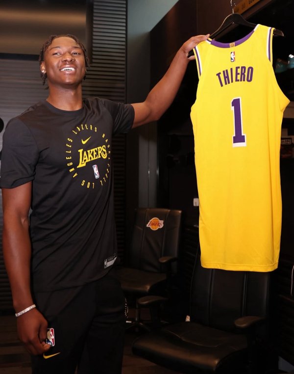 The Lakers signed with No. 36 Adu Tiero for 3 years and 5.95 million yuan, and fully guaranteed & including team options in the first two years