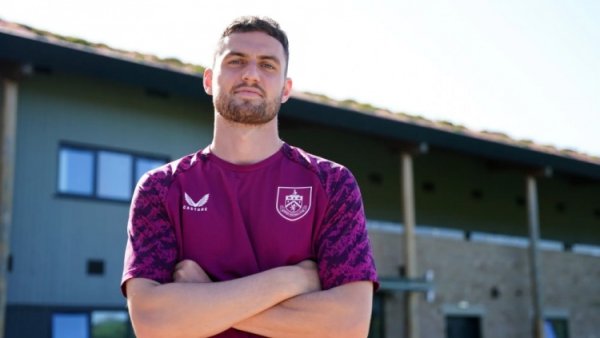 Official: Stuttgart striker Bruen Larson transfers to Burnley and signs a four-year contract