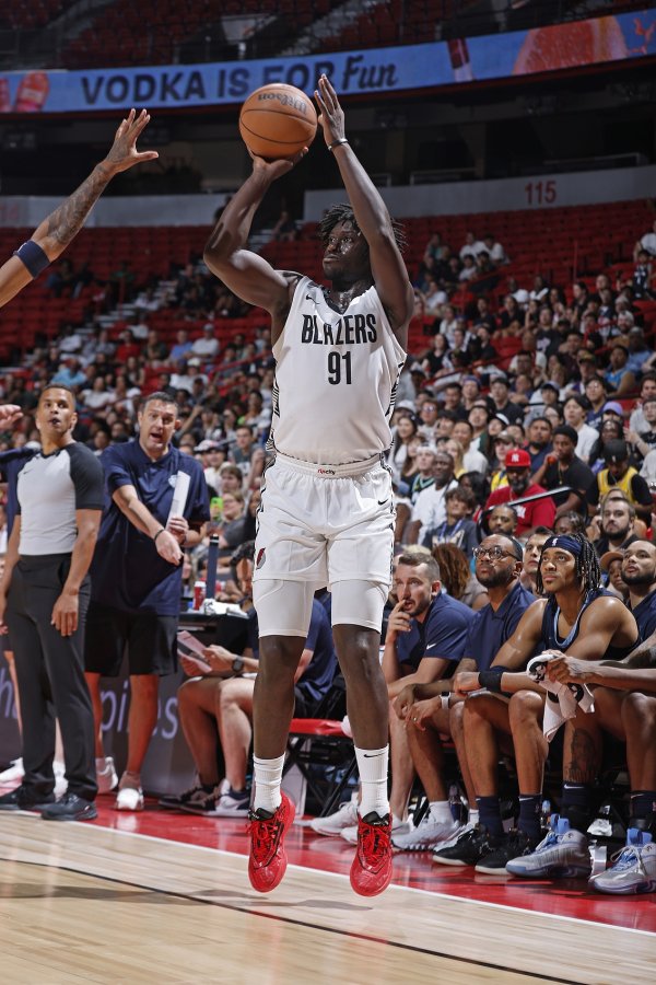 A good player to score points! Sidi Sissoko scored 7 of 14 shots and scored the highest 20 points in the team, with 4 rebounds, 3 assists, 3 breaks and 1 block