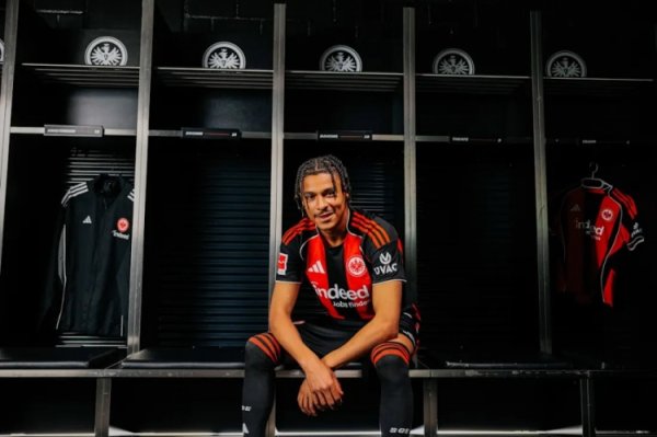 Frankfurt releases home jerseys for the new season, and cooperates with Adidas again after 38 years