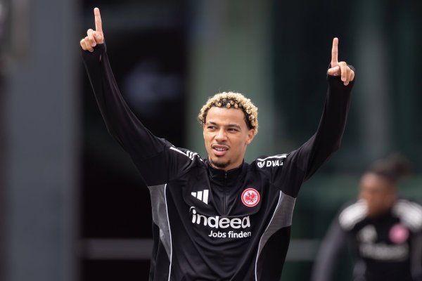 Photo: Ekitic didn t play in a warm-up match for a minute, maybe he was afraid of being injured before transfer