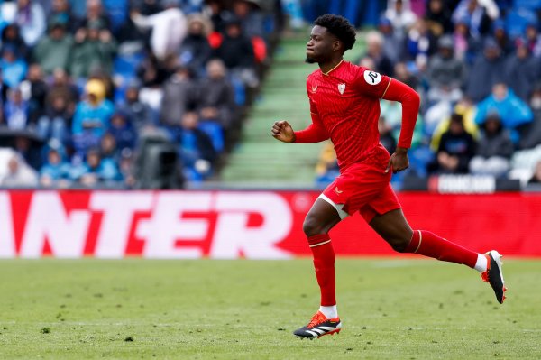 Reporter: Agume agent meets Sevilla, who wants to buy the remaining ownership for 4 million euros
