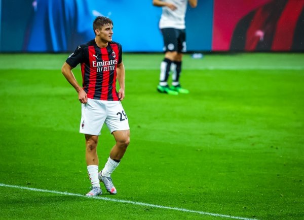 Reporter: Colognebo leaves Milan training camp and returns to Italy, he will undergo Genoa physical examination