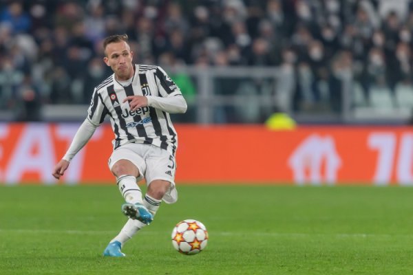 No buyout terms! Romano: Juventus leases Artur to Gremioda agreement