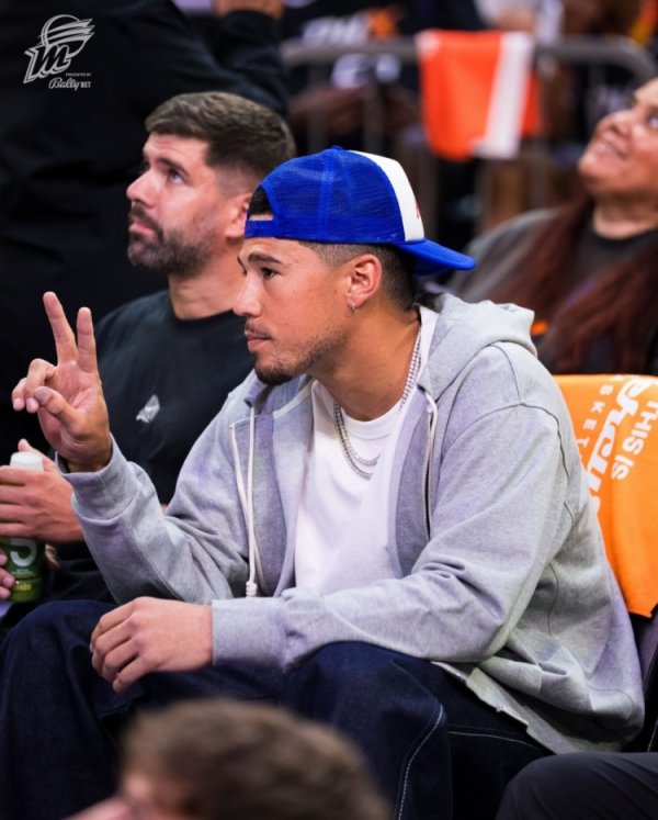 Support the same-city team! Booker & Jaylen Green and others watched the WNBA!