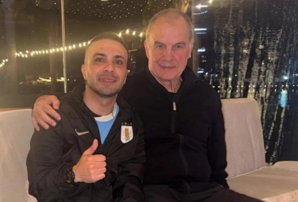 Sing and dance! Ole: Uruguay s entire team celebrates promotion to the World Cup, coach Bielsa attends