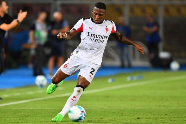Esturpinian: I play with great players in Milan. Allegri loves to joke