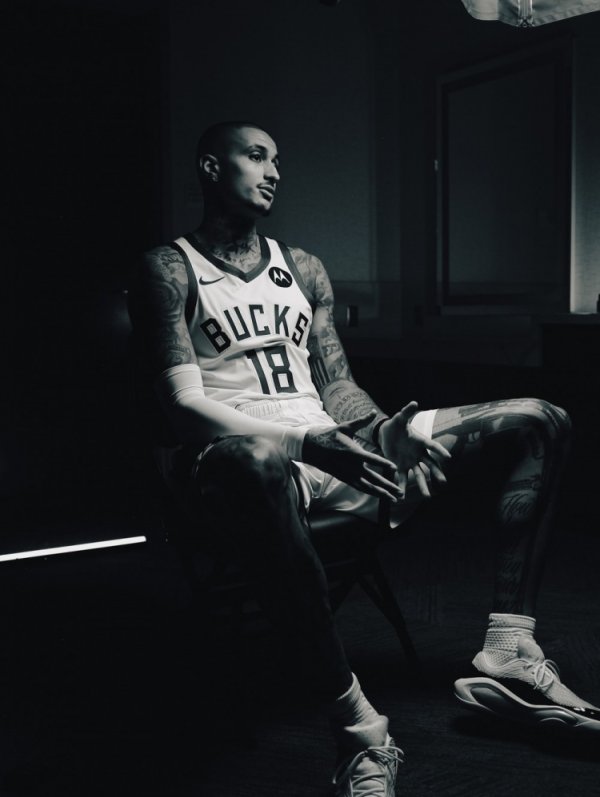 Another spokesperson for domestic brand? Kuzma Media kicks off domestic sneakers!
