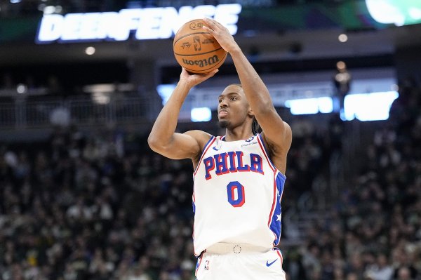 Just play one session and get off work? Maxi played the entire first quarter, shooting 7% of 14, 26 three-pointers, 6 of 3, 17 points and 2 assists.