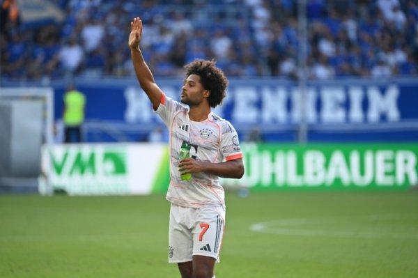 Piggy: Gnabry reminds me of Muller, he can get the ball when the opponent clears the ball