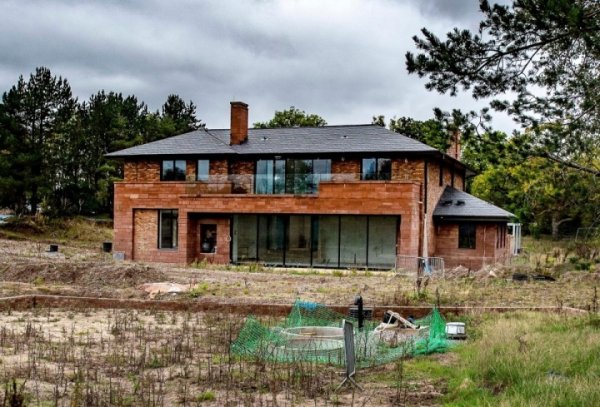 Bad ending? The Sun: Rashford spent 2.25 million pounds to buy land and build a house five years ago, but it has not yet been completed.