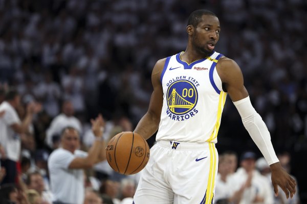 Assists and turnovers go hand in hand! Kuminga made 5 of 8 shots and scored 13 points, 6 assists, and 5 turnovers, with a plus-minus of -10.