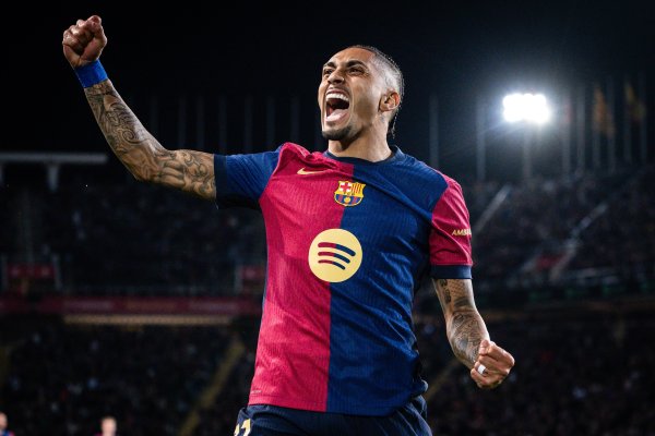 AS: Rafinha has postponed his comeback and will miss two games, but may still be included in Barcelona s El Clasico squad