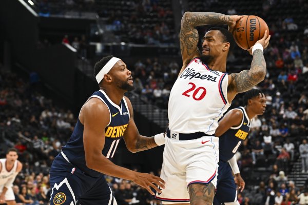 Collins: The atmosphere of the Clippers  home preseason games is like the playoffs and makes people feel very comfortable