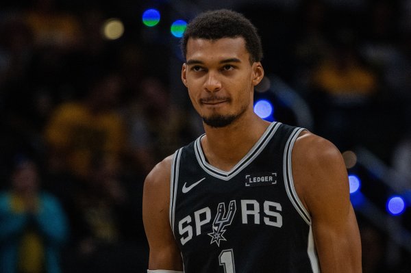 Wenban scored 40+15 points in 30 minutes, becoming the third man in history, comparable to Embiid (17) and Embiid (23).