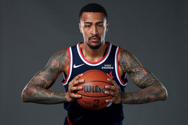 What s going on with these positive and negative values? Collins played 12 points and scored 2 points, 3 rebounds and 2 steals, leading with 23 steals.