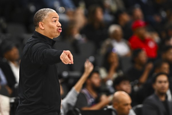 Lu: Our defensive efficiency in the first quarter was 155. We need to avoid a loose start and a slow start.