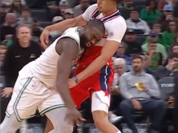 Meiji: It is recommended that Brown should not use hairline powder& and forget about shaving his head. It is convenient for others and himself.