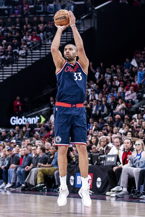 Why are you all counting on me? Batum scored 9 points, 3 of 7 three-pointers, 3 rebounds, 1 assist, and 2 steals, and took 5 shots in the final quarter.