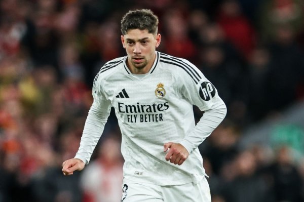 Valverde played 338 games for Real Madrid, surpassing Santamaria to become the Uruguayan appearance leader in team history.