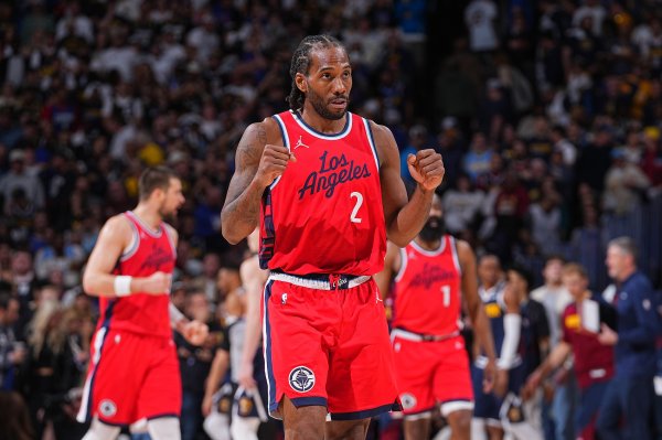 Except Brother Deng& Xiaoka& Great Ancestor, there is nothing that is not for sale! The Clippers should start trading as soon as possible, such as Collins& Beal