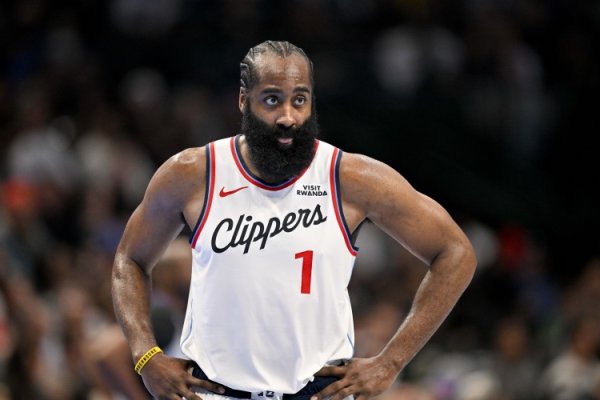 Hard to resist... Harden scored 31 points, 5 rebounds and 8 assists in three quarters, but the Clippers collapsed in the last quarter and was forced to clock out in three quarters.