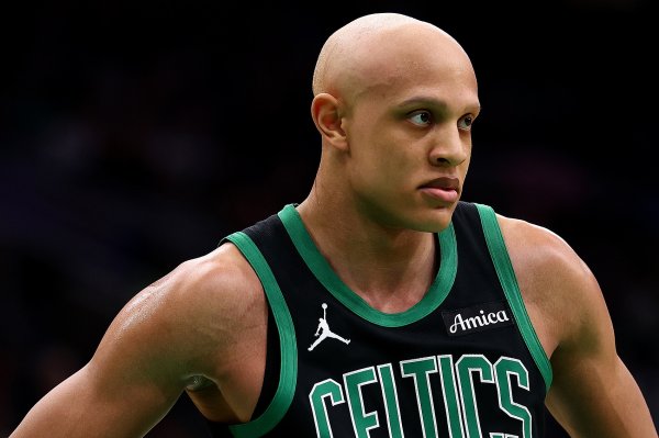 Get going! Jaylen Brown s quarterback made a long pass to Walsh, and the Celtics regained suspense 11-2 in the final quarter.